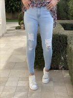 JEAN RIPPED