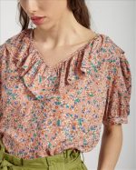 BLOUSE WITH VOLAN