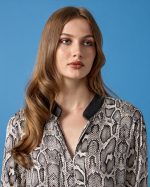 BLOUSE SNAKE PRINT - Image 3