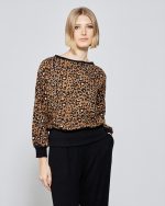 KNITTED ROUND ANIMAL PRINT