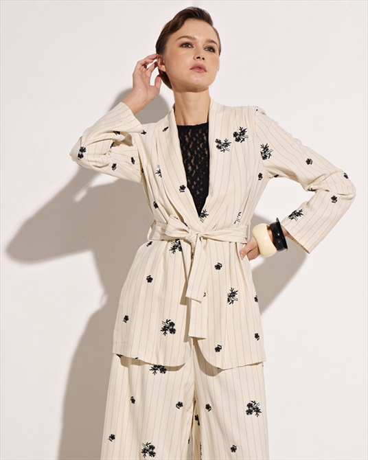 89093001.jpg PINSTRIPE JACKET EMPROIDERY - Image 1