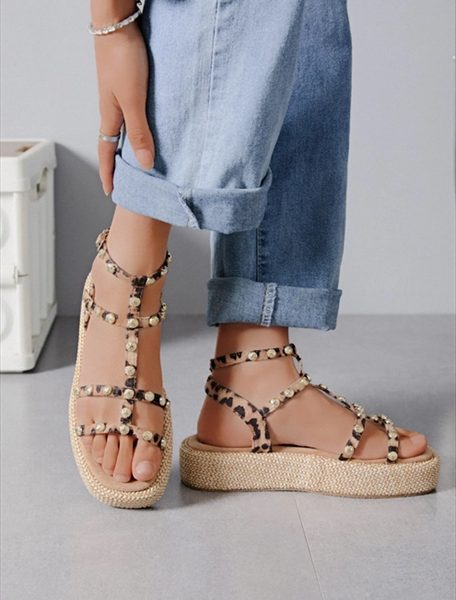 FLAT PLATFORM STUDDED