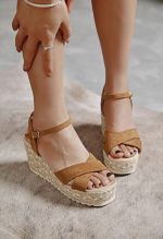 PLATFORM SANDAL WITH STRAP