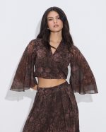 PRINTED WRAP TOP