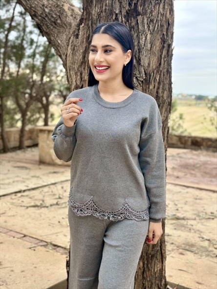 KNITTED SWEATER LACE DETAIL
