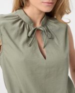 BLOUSE SLEEVELESS TIE NECK - Image 22